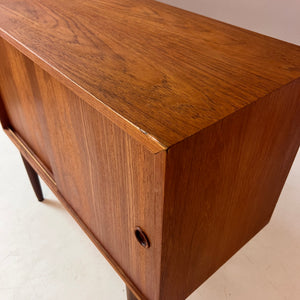 Kommode mit Schiebetüren Teak