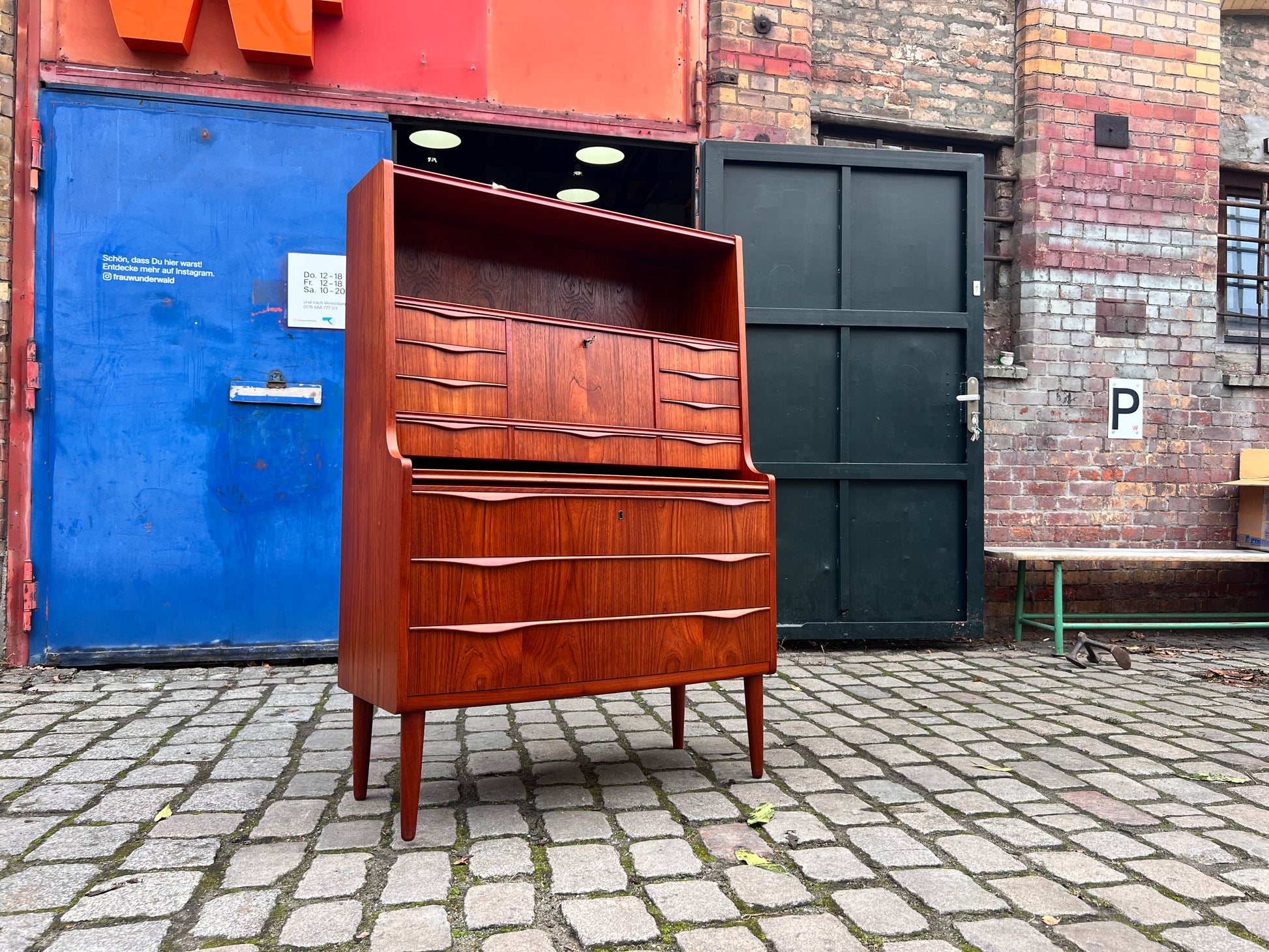 Halbrunder Sekretär Teak aus Dänemark