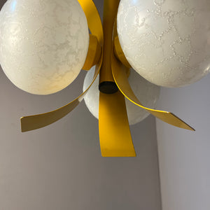 Hängelampe gelb weiß von Richard Essig