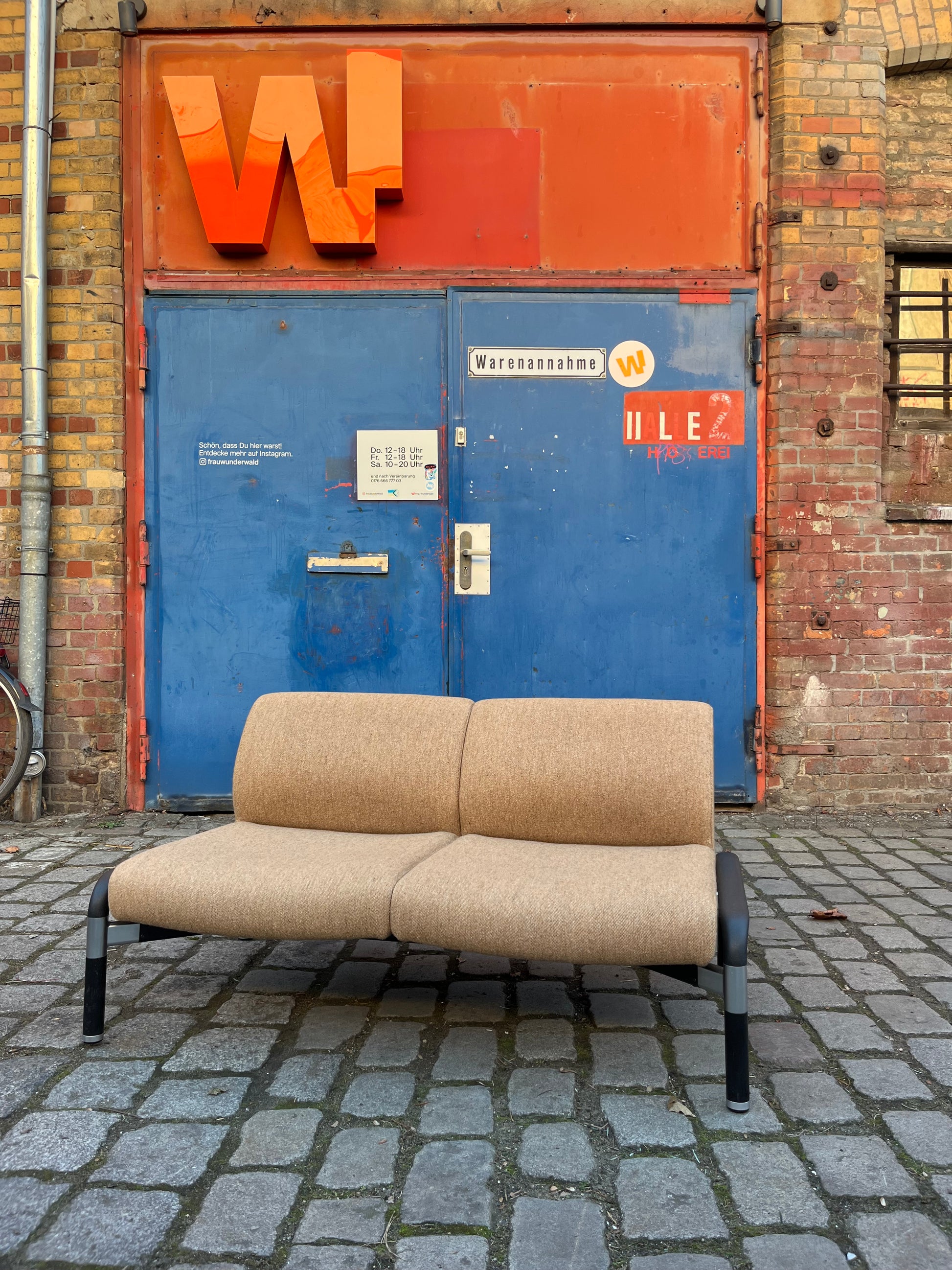 2-Sitzer Sofa 712/2 braun schwarz von Hans Peter Piehl für Wilkhahn