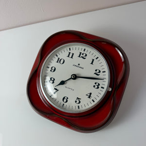 Wanduhr Modell 3688 rot von Junghans Quartz
