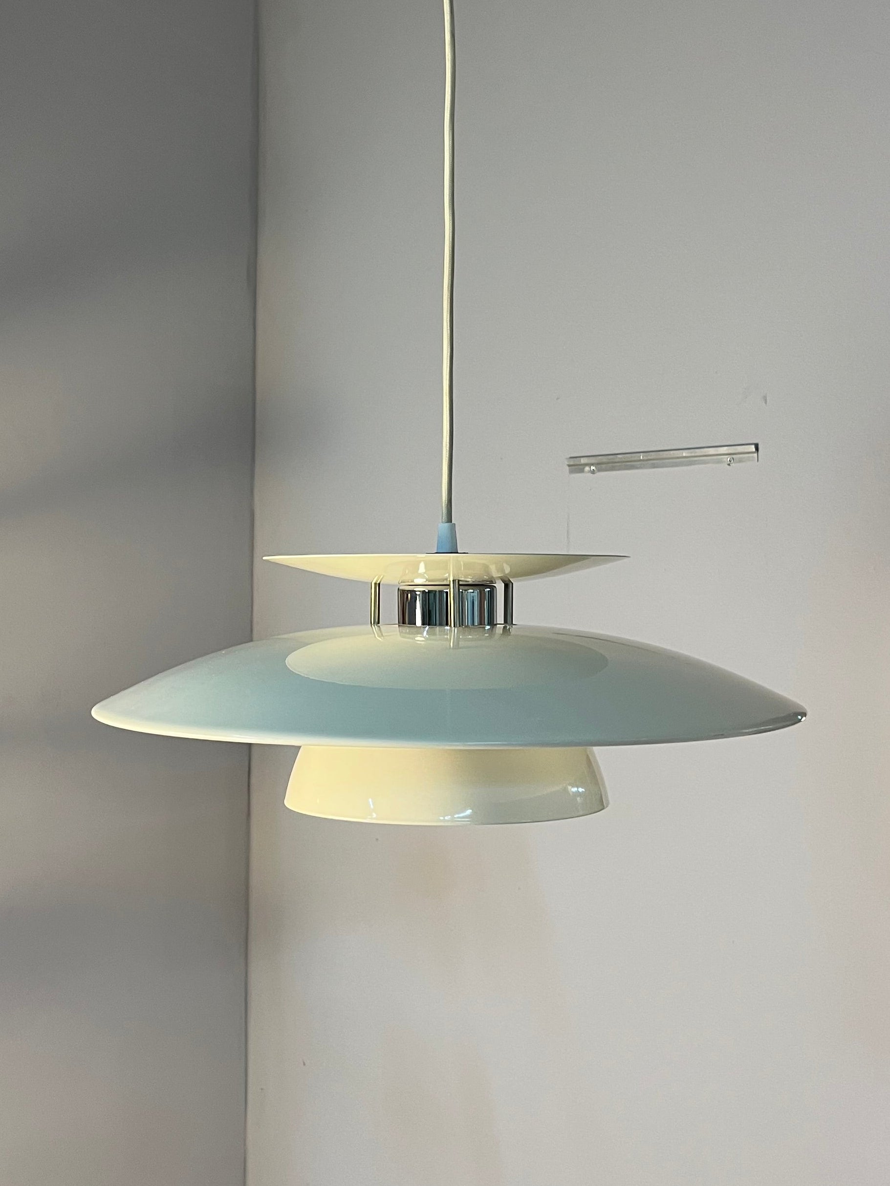 Lamellenlampe cremeweiß aus Dänemark