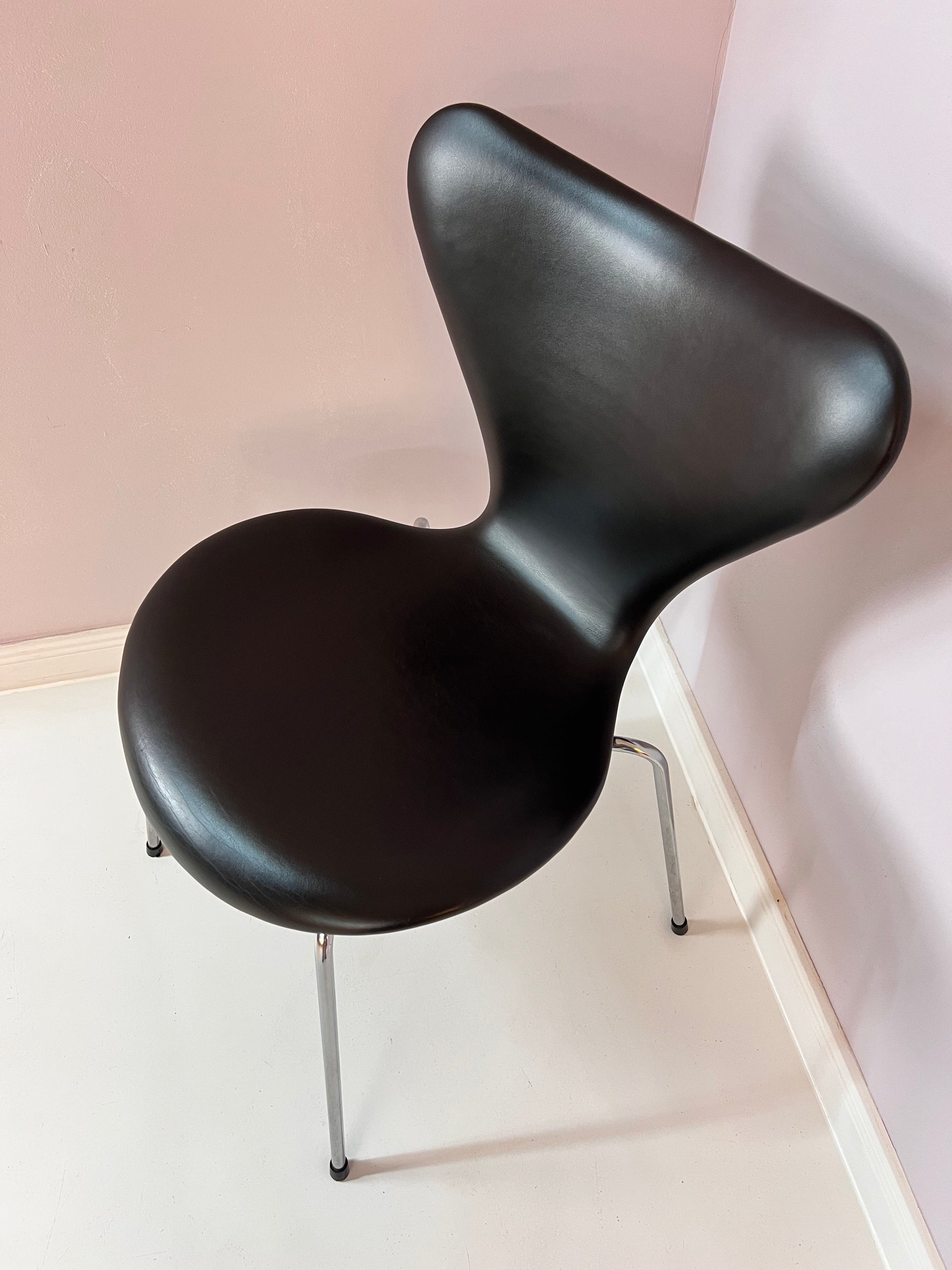 Polsterstuhl Serie 7 dunkelbraun Echtleder von Arne Jacobsen für Fritz Hansen