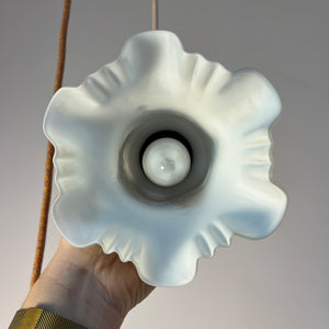 Blumenlampe Milchglas Messing aus Dänemark