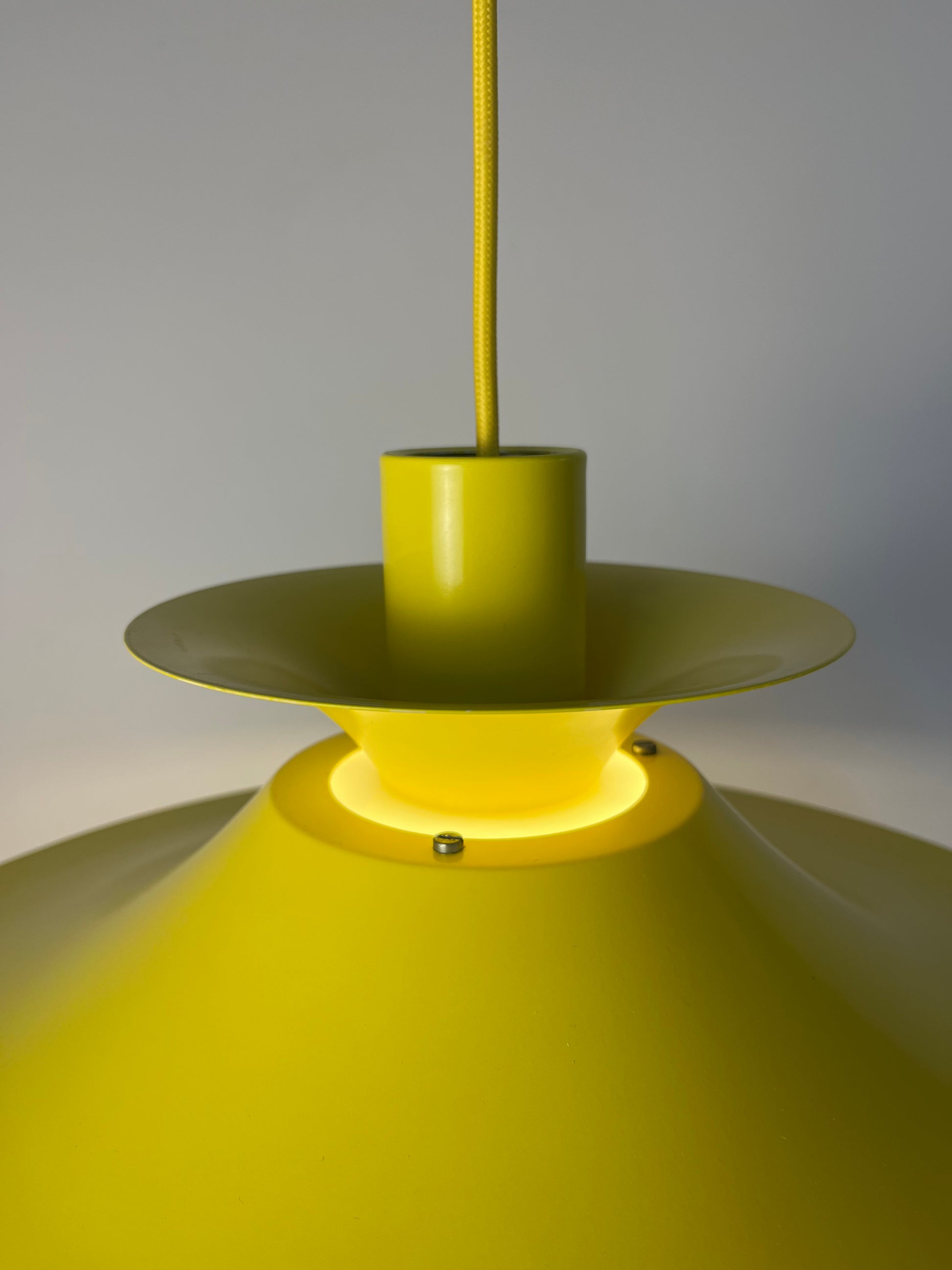Lamellenlampe neu lackiert gelb aus Dänemark