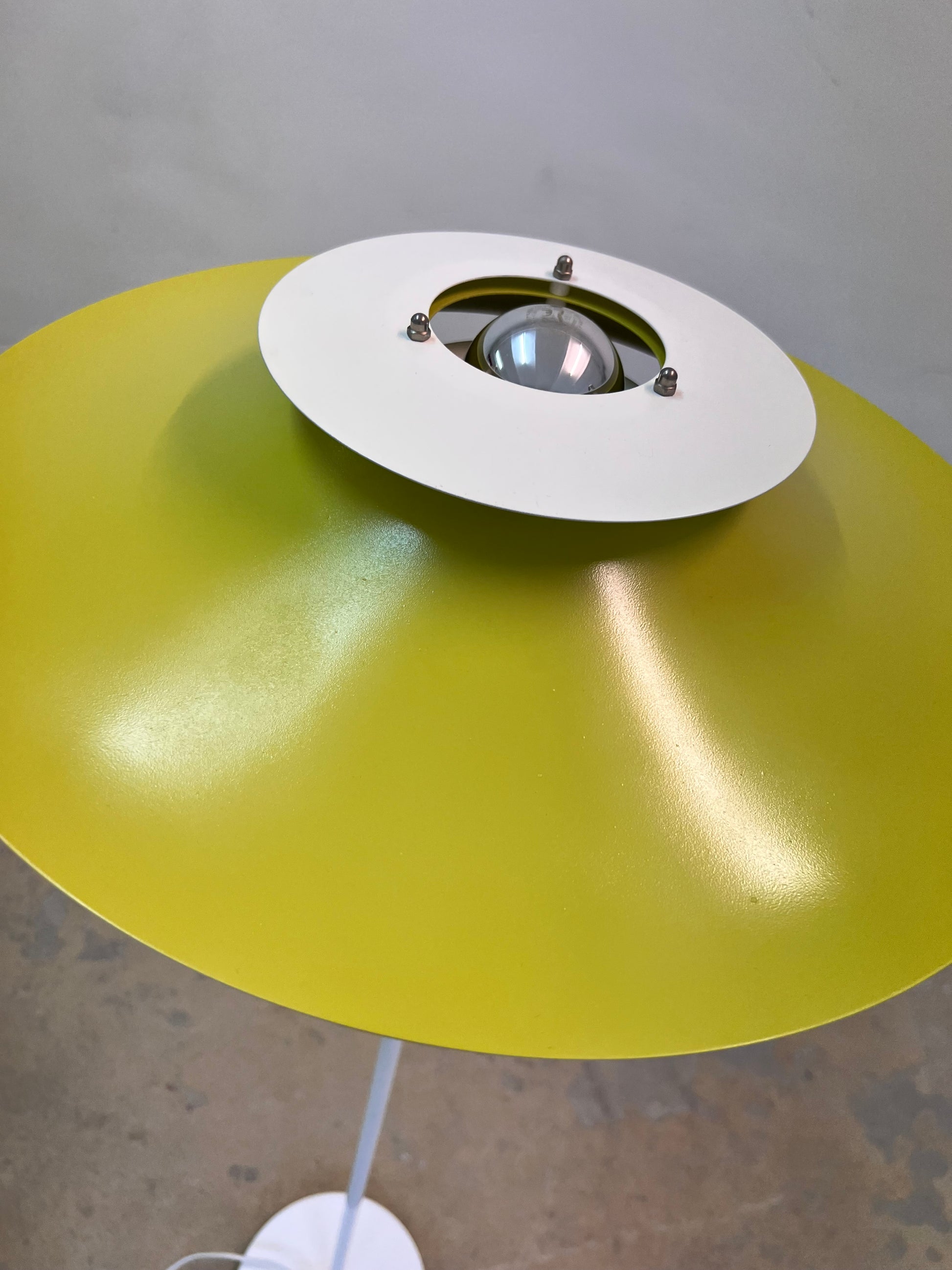 Stehlampe Typ 854 neu lackiert von Horn
