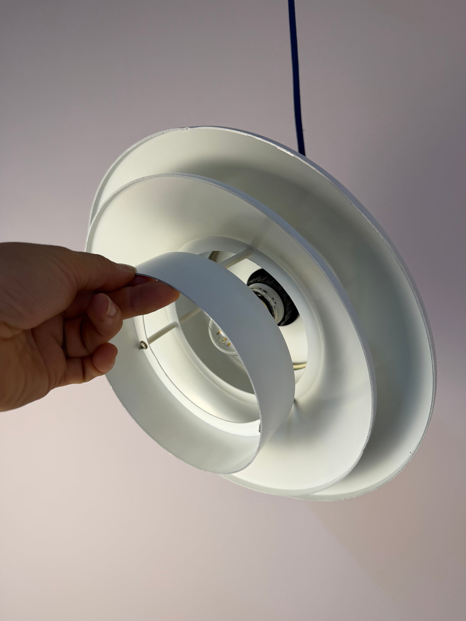 Lamellenlampe Hochglanz weiß Messing aus Dänemark