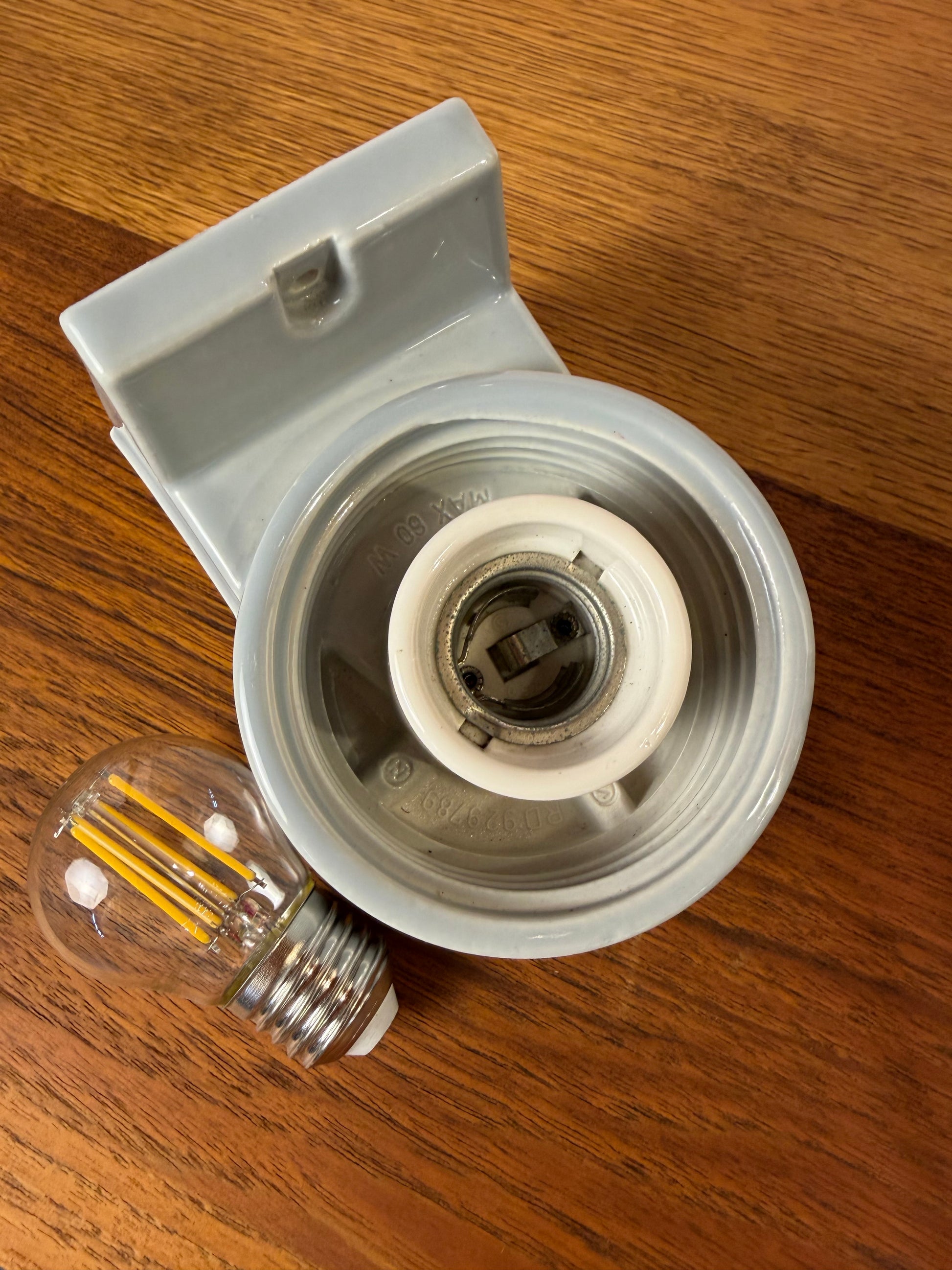 Set: 2x Wandlampe Modell 6070 weiß Sigvard Bernadotte für Ifö