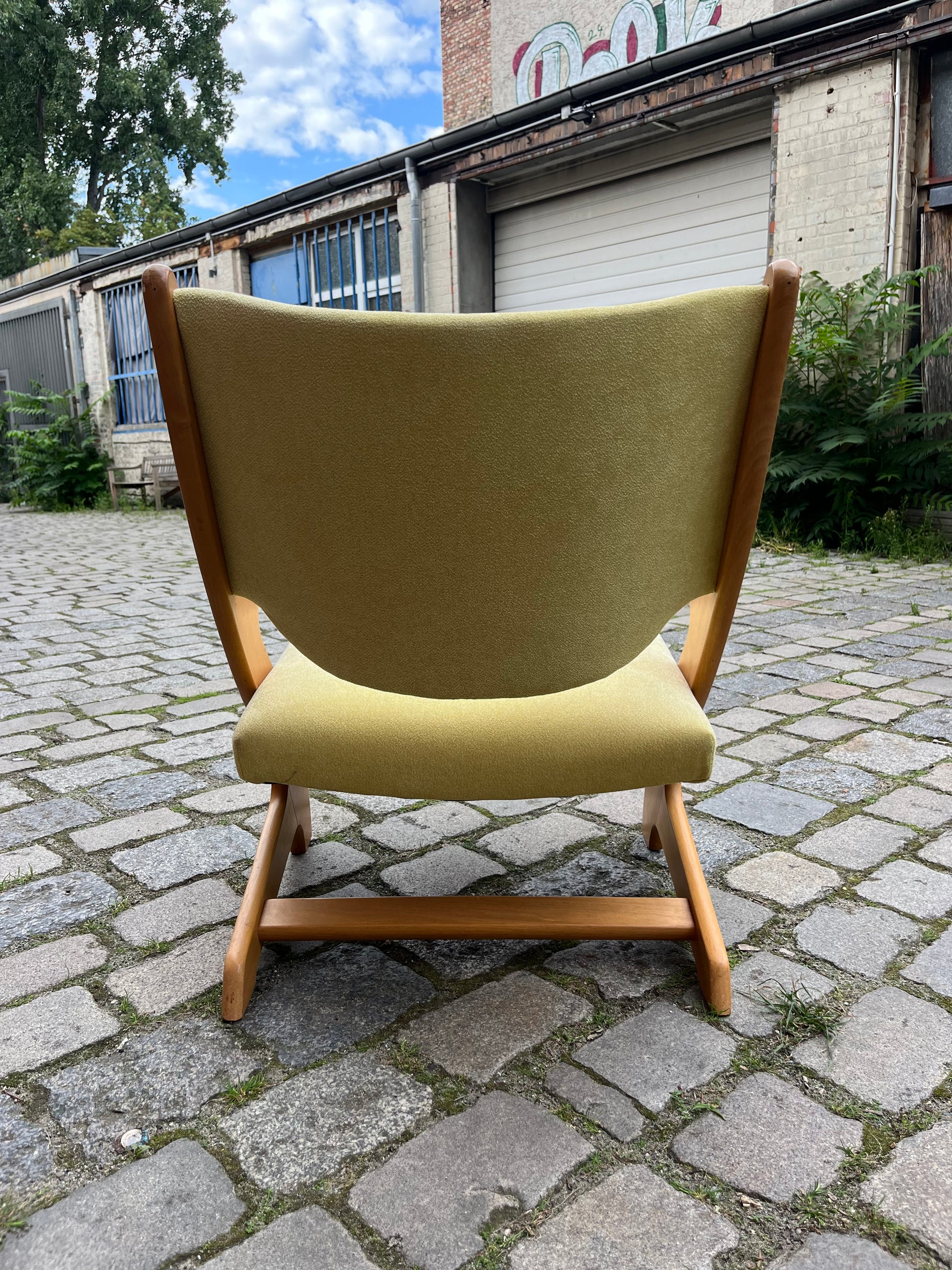 Sessel Z limettengrün neu gepolstert