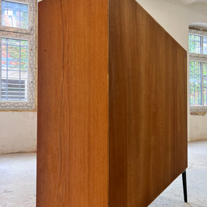 Regal Teak mit neuen Metallfüßen von IDEE Möbel