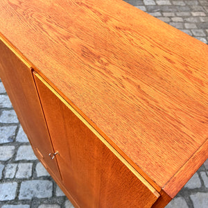 Schrank Eiche mit Türen und Schubladen aus Dänemark