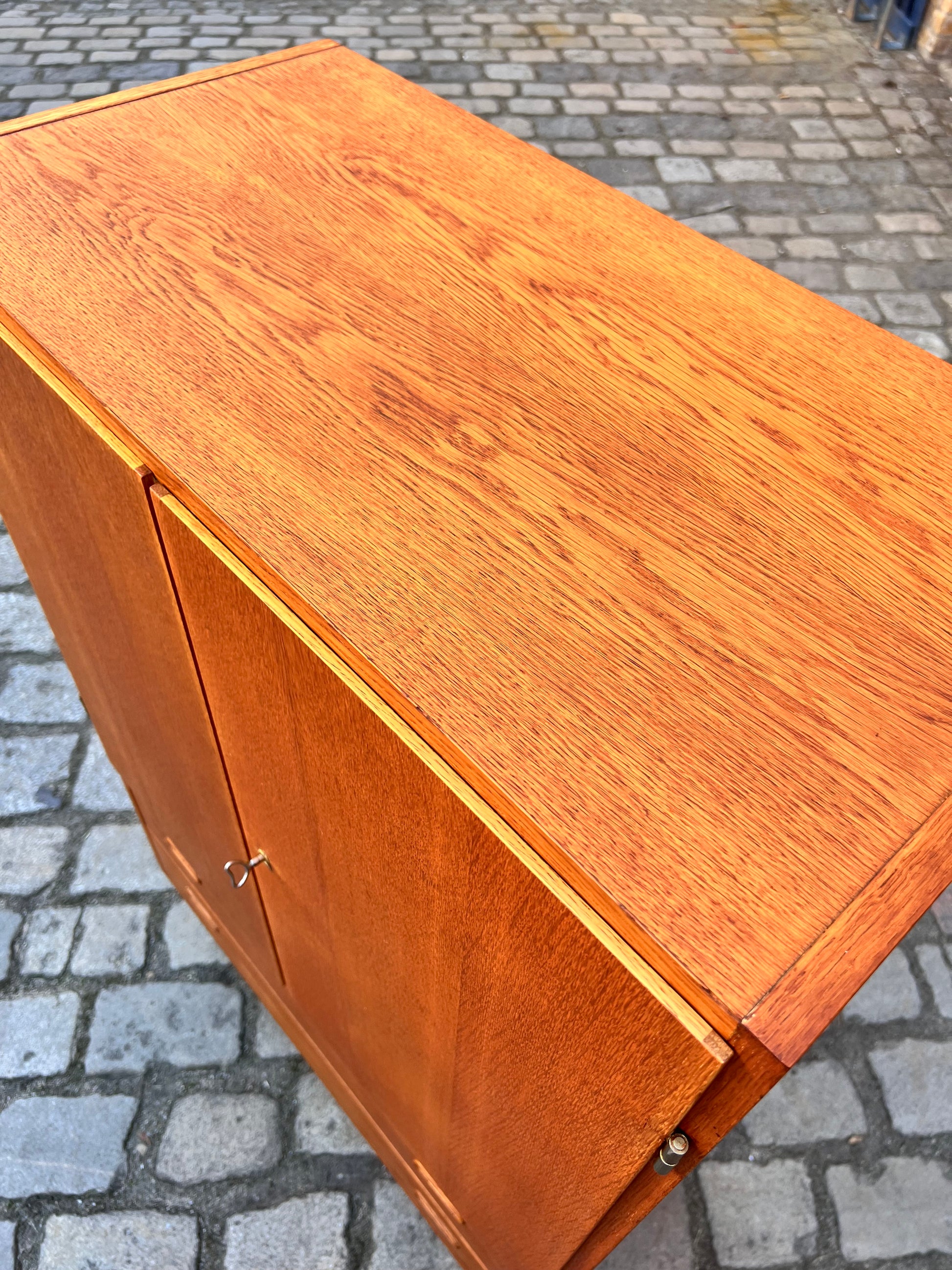 Schrank Eiche mit Türen und Schubladen aus Dänemark