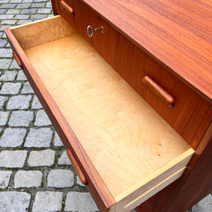 Kommode Teak mit Schloss aus Dänemark