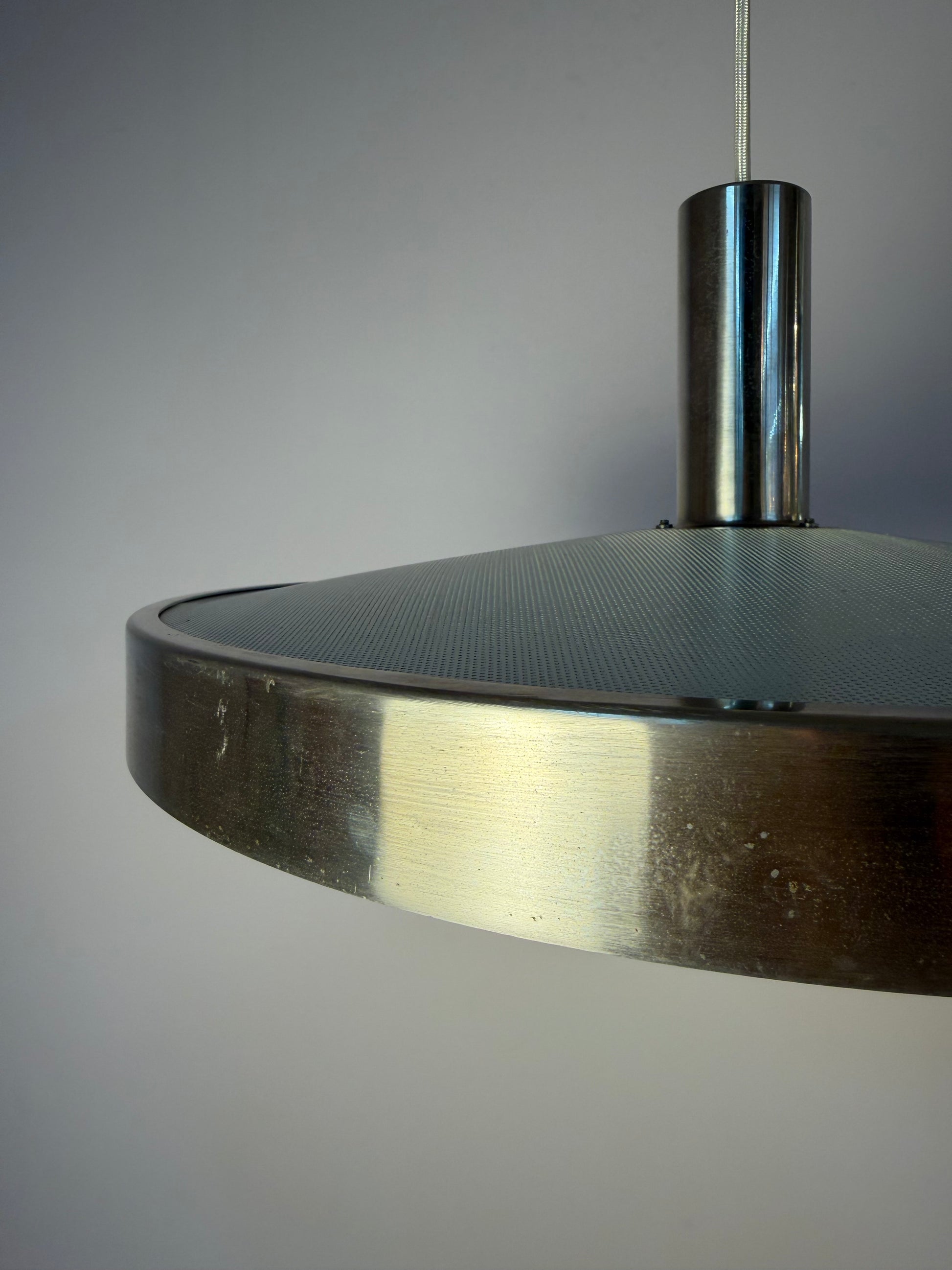 Hängelampe silber weiß mit Gitteroptik aus Dänemark
