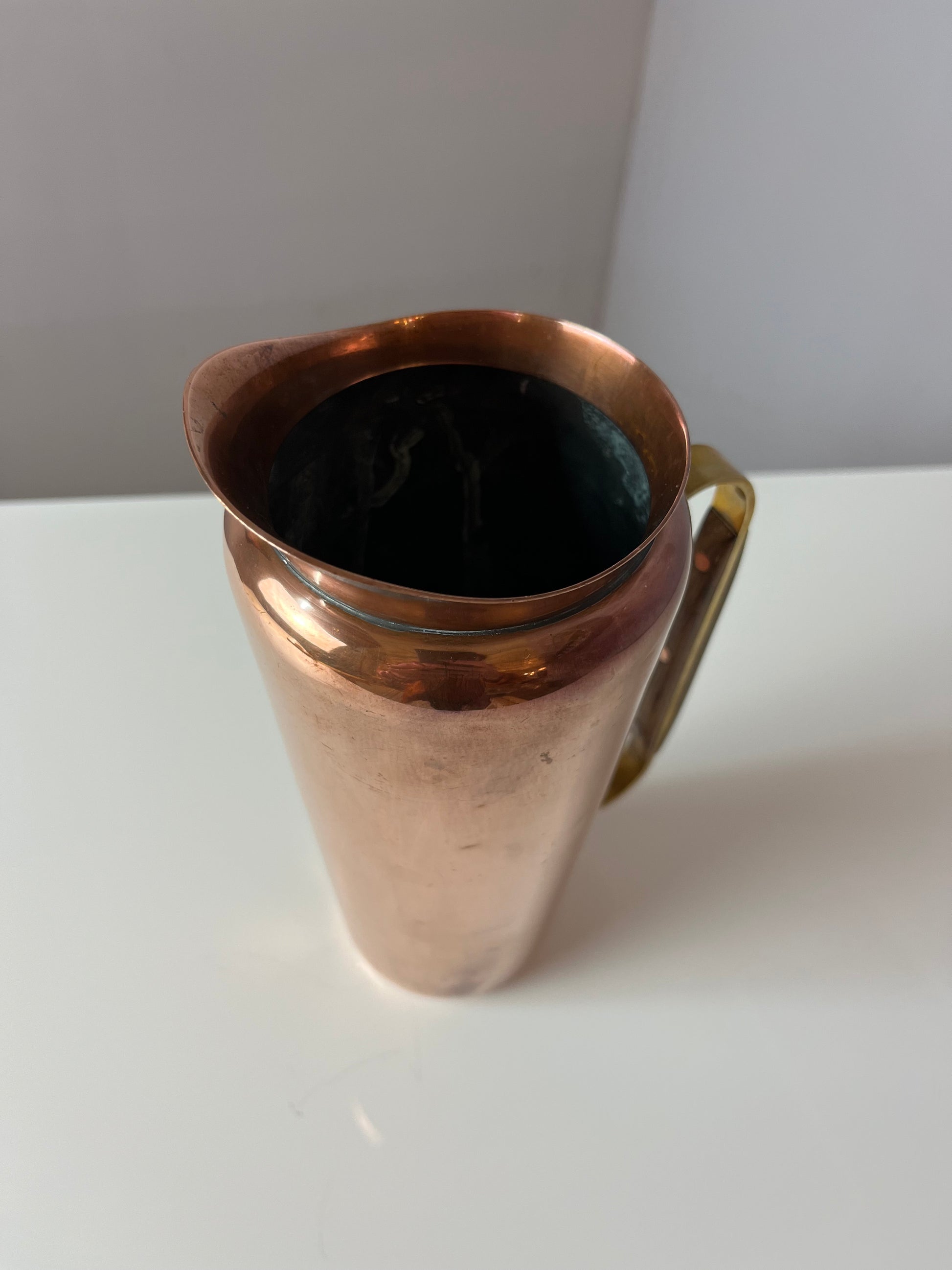 Krug Kupfer mit Holzgriff