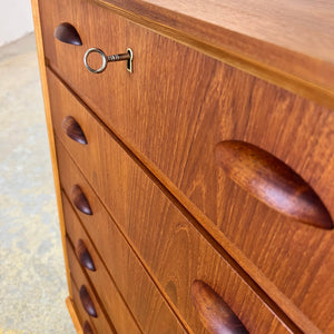 Kommode Teak mit Muschelgriffen aus Dänemark