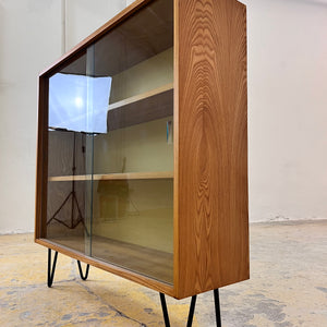 Vitrine / Bücherregal mit Glastüren Typ 605 auf Hairpinlegs von Herbert Eilenberg für Hellerau