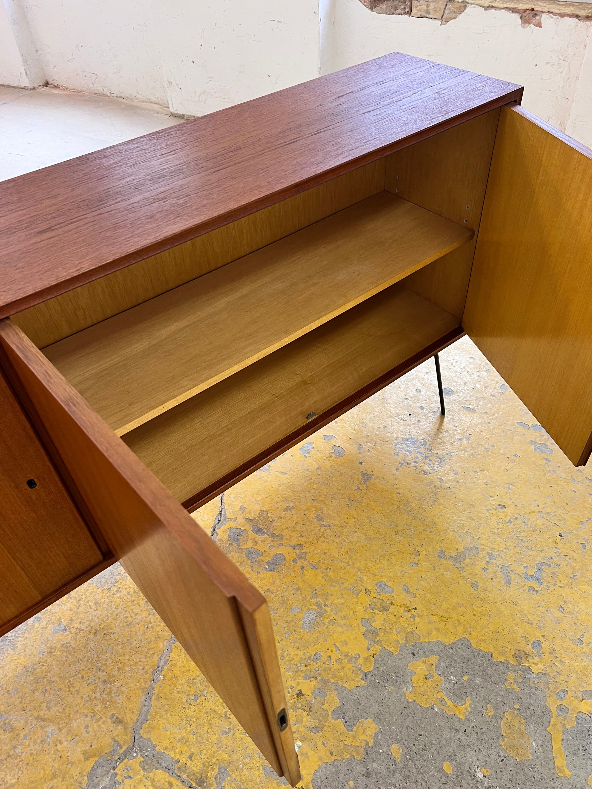 Sideboard Teak auf Hairpinlegs von rt Möbel