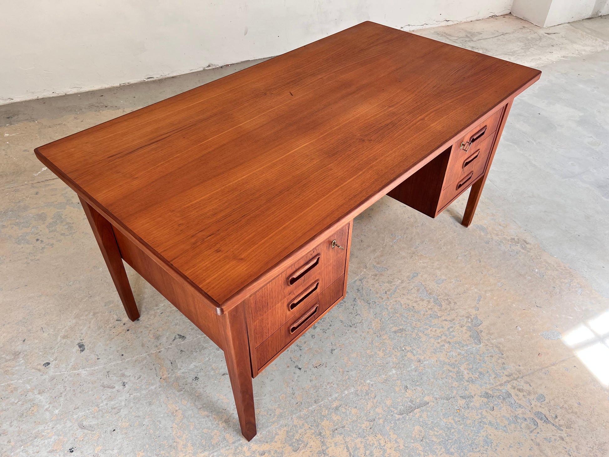 Freistehender Schreibtisch Teak aus Dänemark Sigh & Søns Møbler
