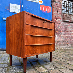 Kommode Teak mit Schloss aus Dänemark