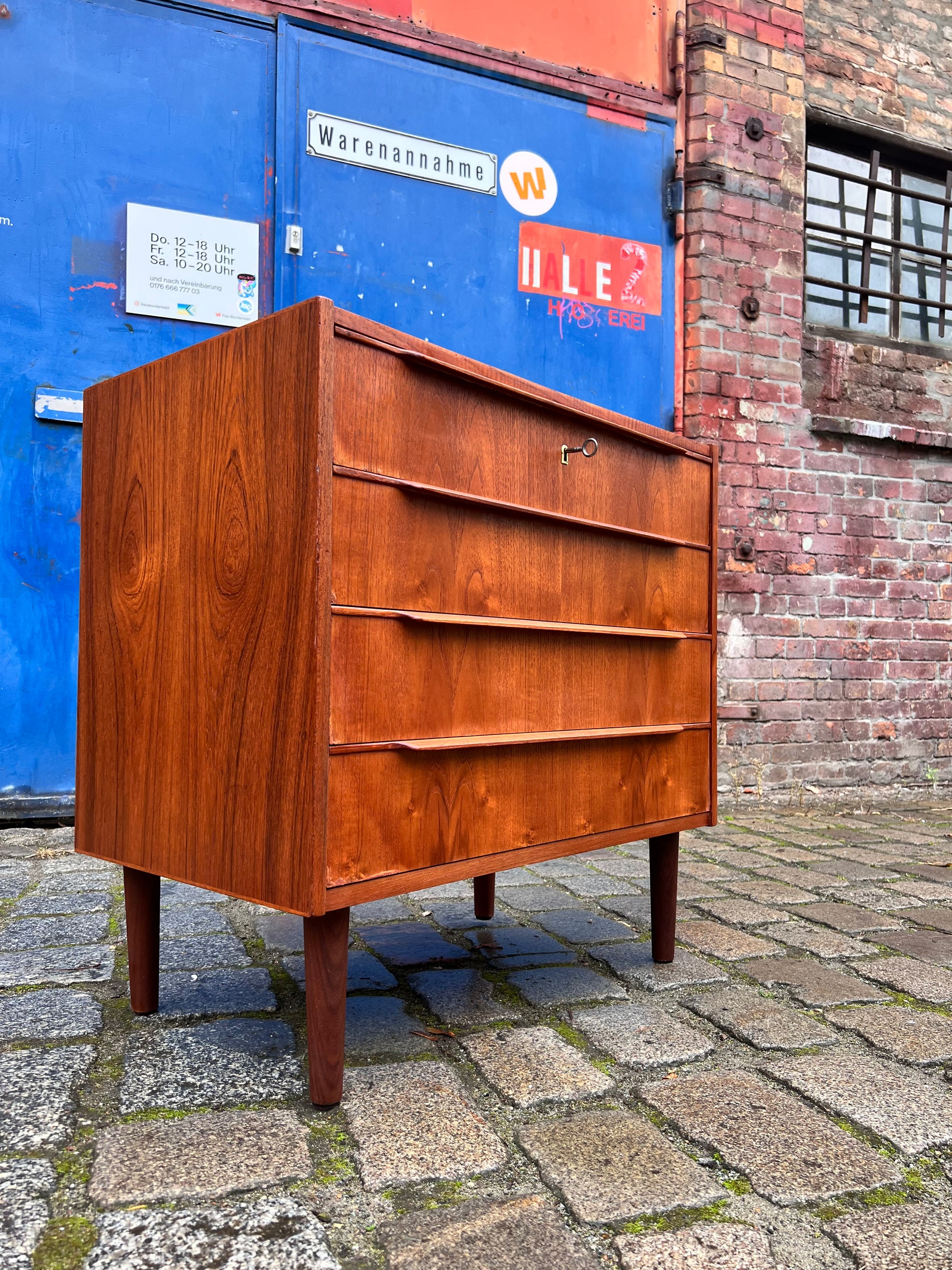 Kommode Teak mit Schloss aus Dänemark