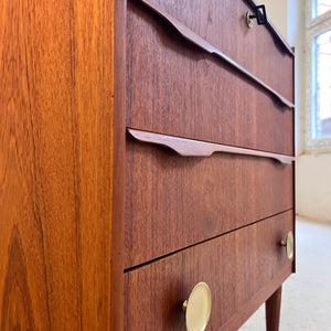 Kommode Teak mit Holz- & Messinggriffen aus Dänemark