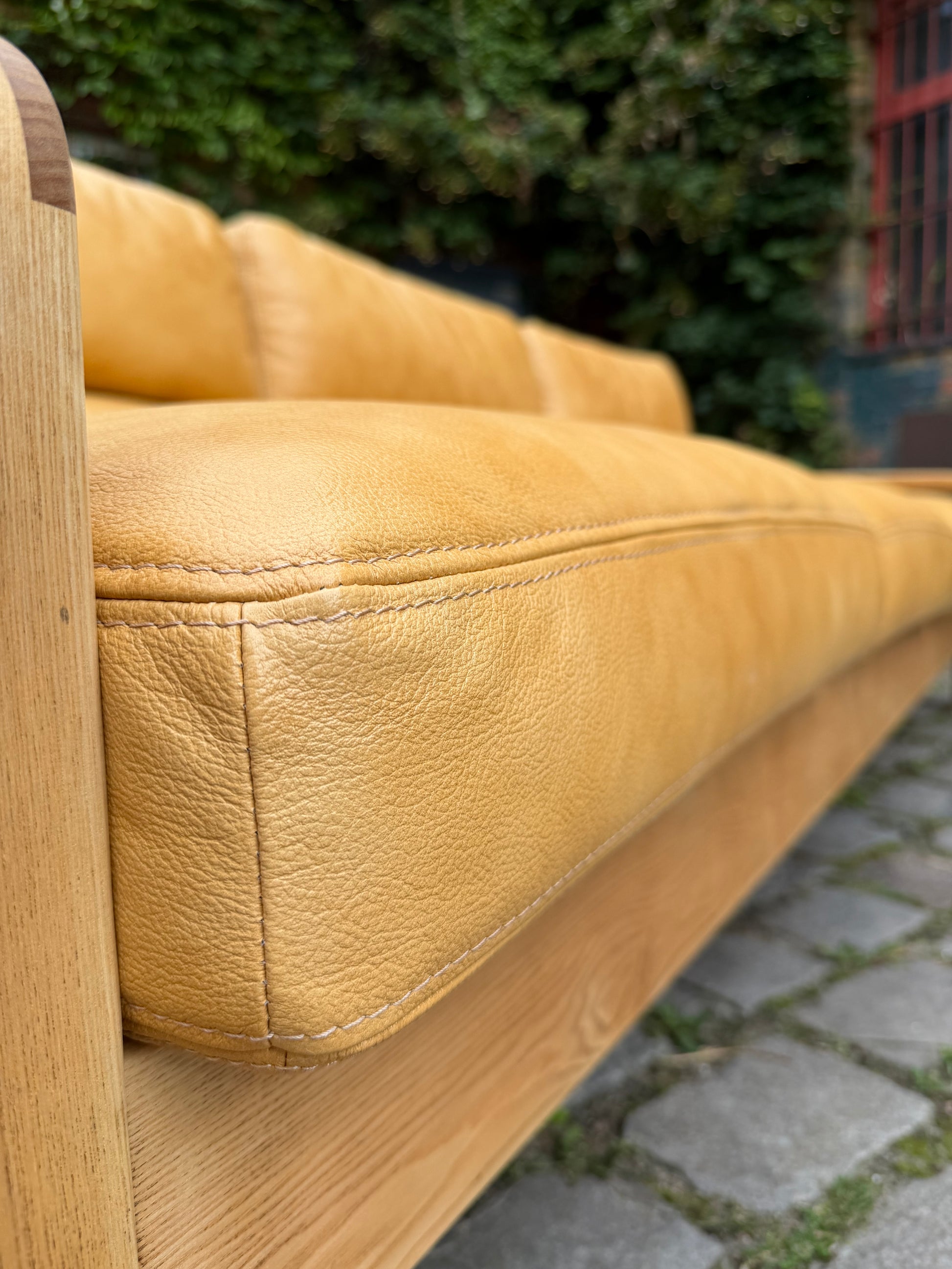 3-Sitzer Sofa gelb Echtleder Holz von Rolf Benz