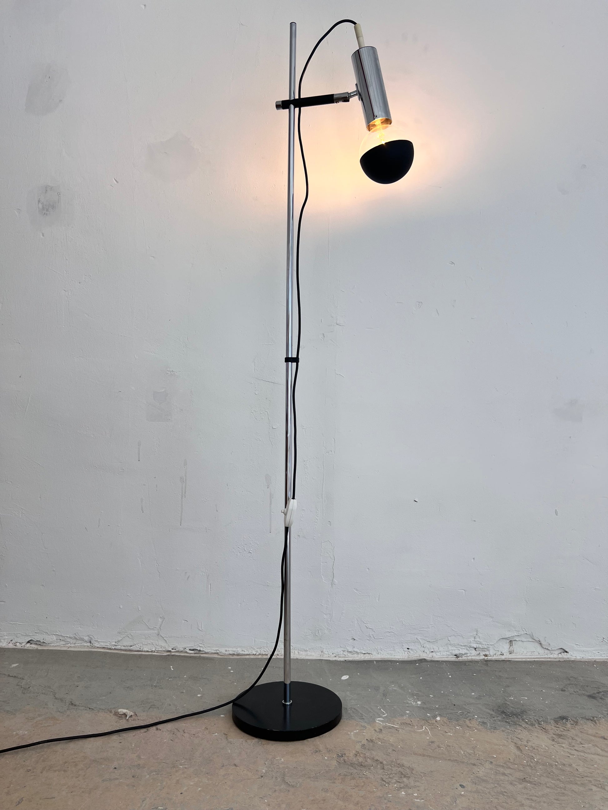 Stehlampe Chrom von STAFF