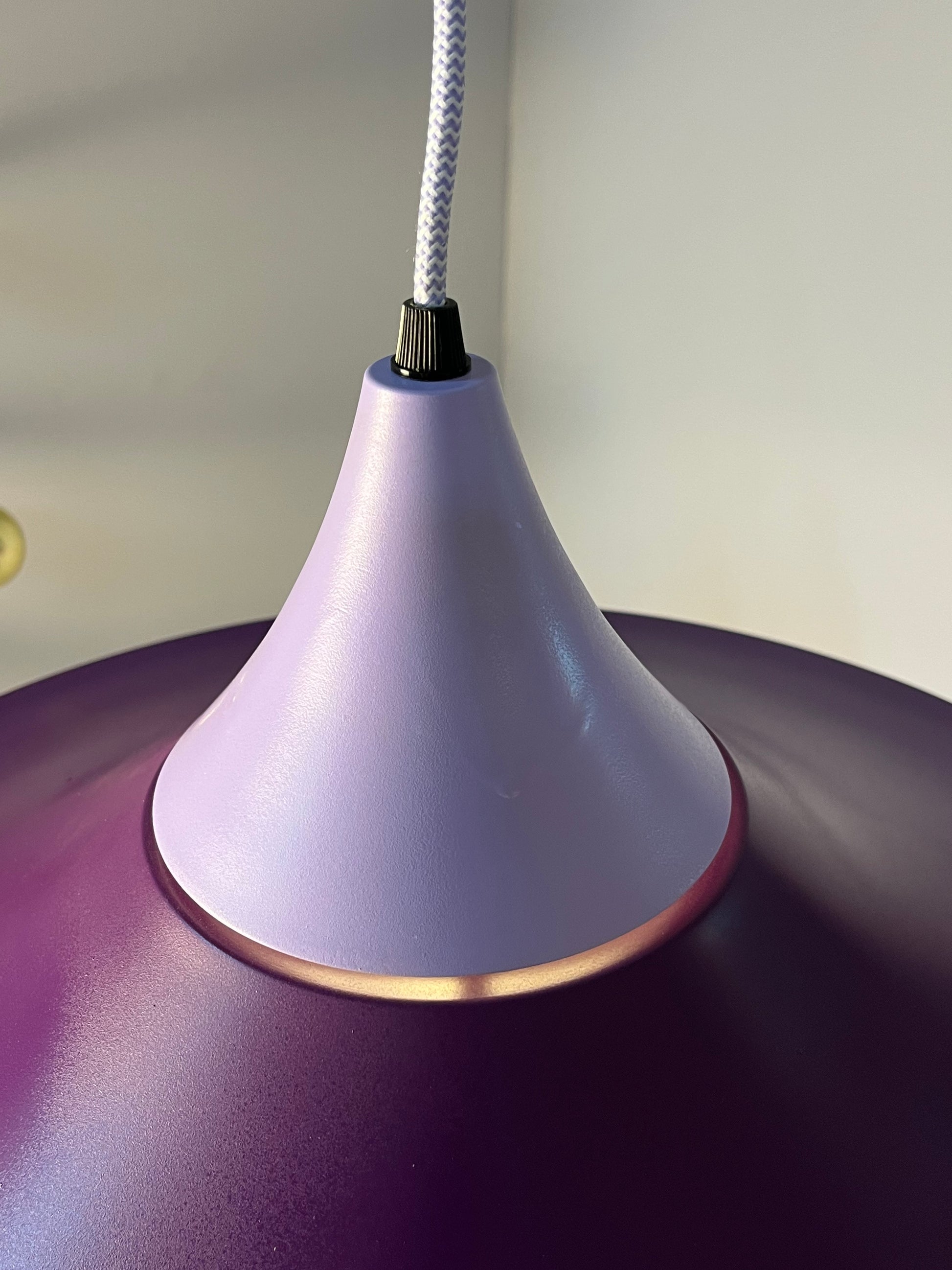Trichterlampe lila flieder neu lackiert aus Dänemark