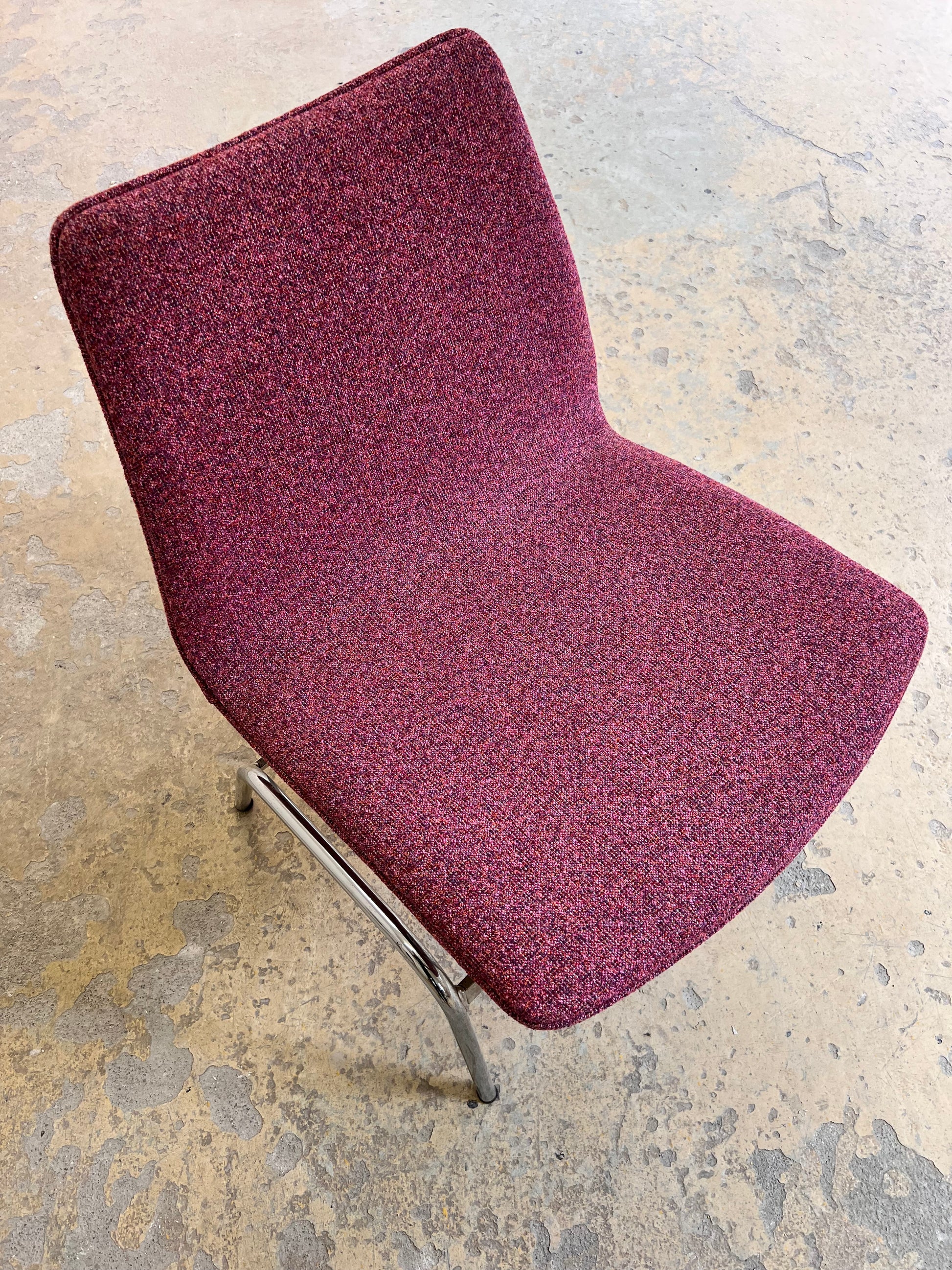 Sessel Lufthavnsstol brombeer-pink Chrom von Anden Arkitekt für Duba Møbelindustri