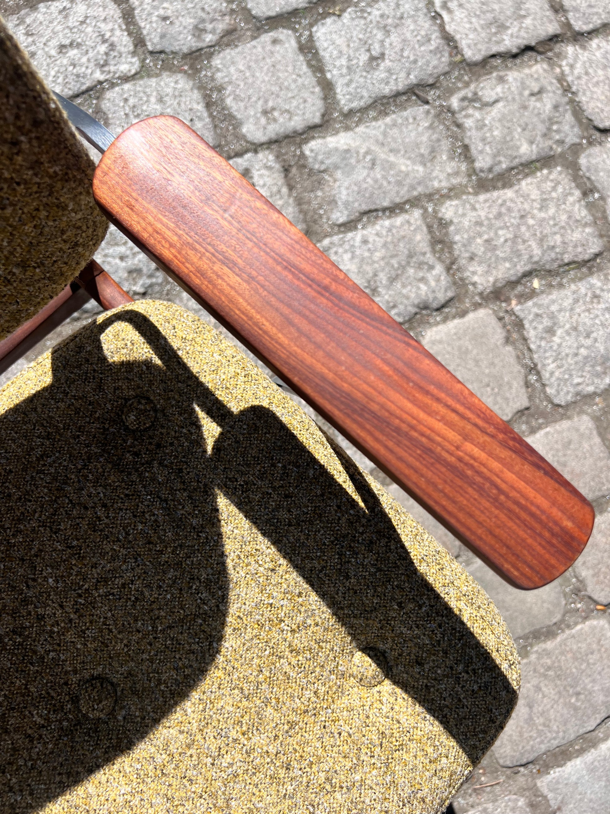 Armlehnstuhl hellgrün Teak neu gepolstert