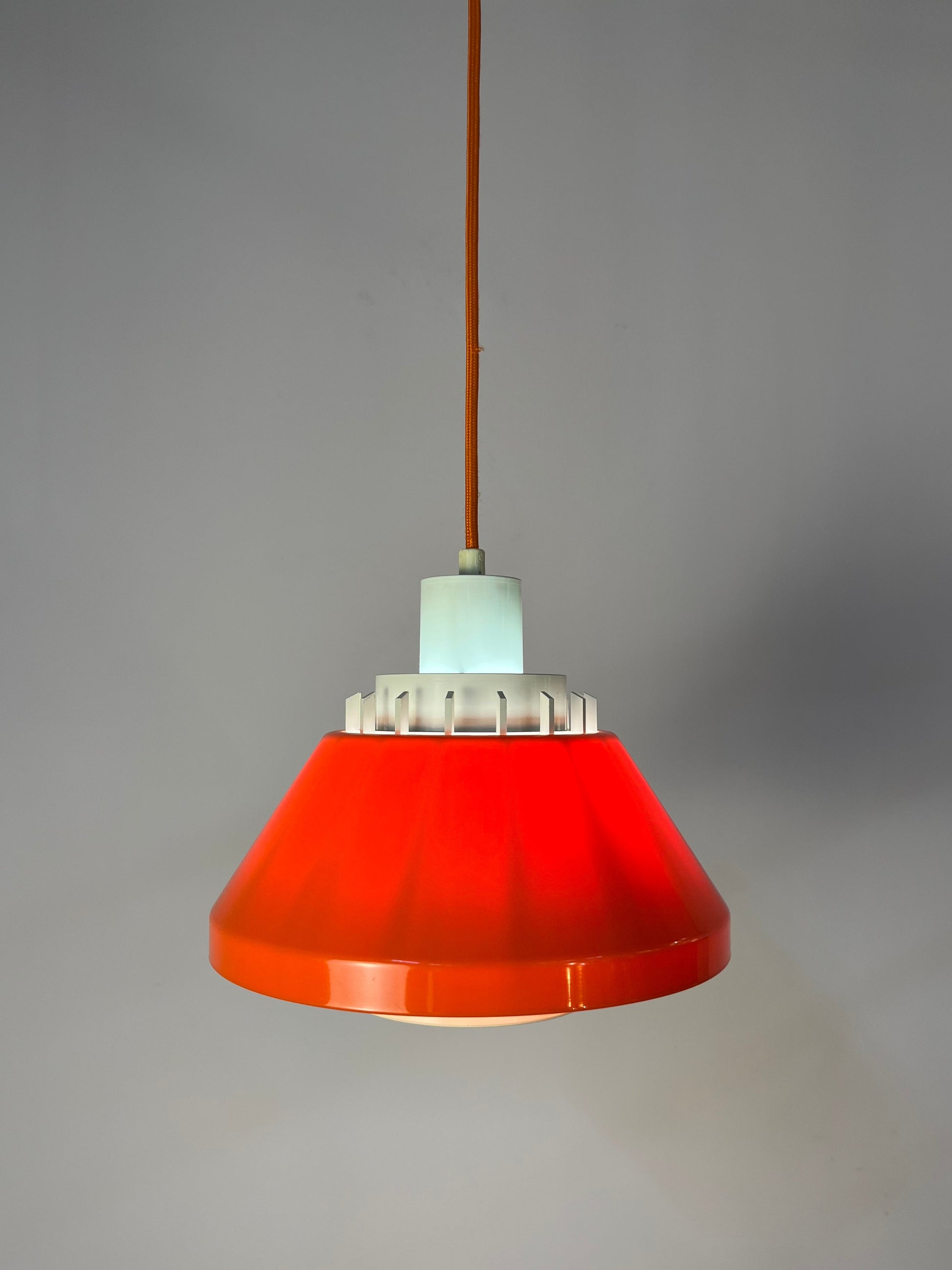Hängelampe Modell 854 orange Kunststoff von Lyskær Belysning