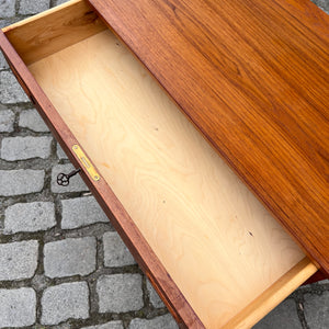 Kommode Teak mit Schloss aus Dänemark