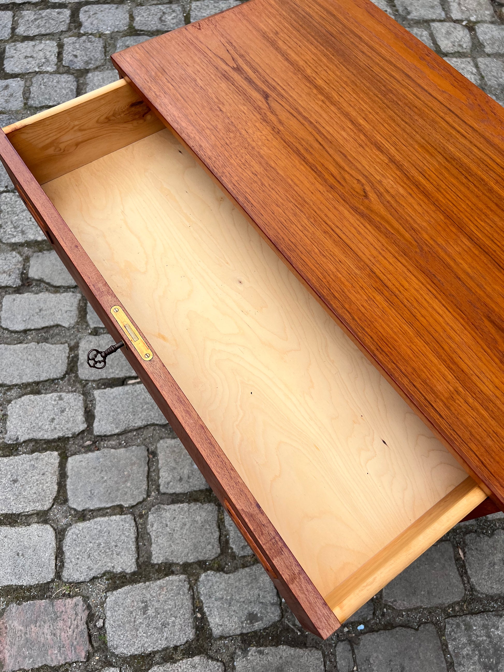 Kommode Teak mit Schloss aus Dänemark