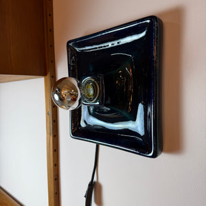 Quadratische Wandlampe blau Keramik von Hustadt Leuchten