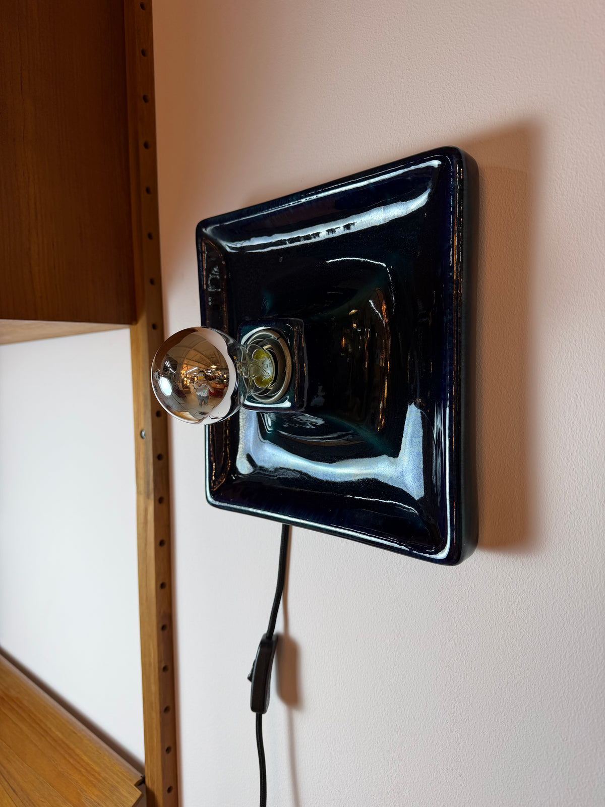 Quadratische Wandlampe blau Keramik von Hustadt Leuchten