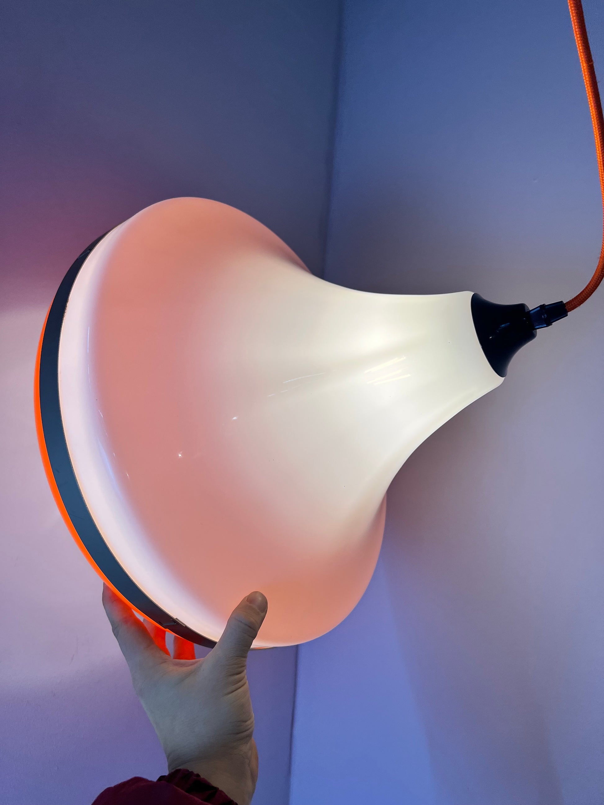 Hängelampe weiß orange Kunststoff aus Dänemark