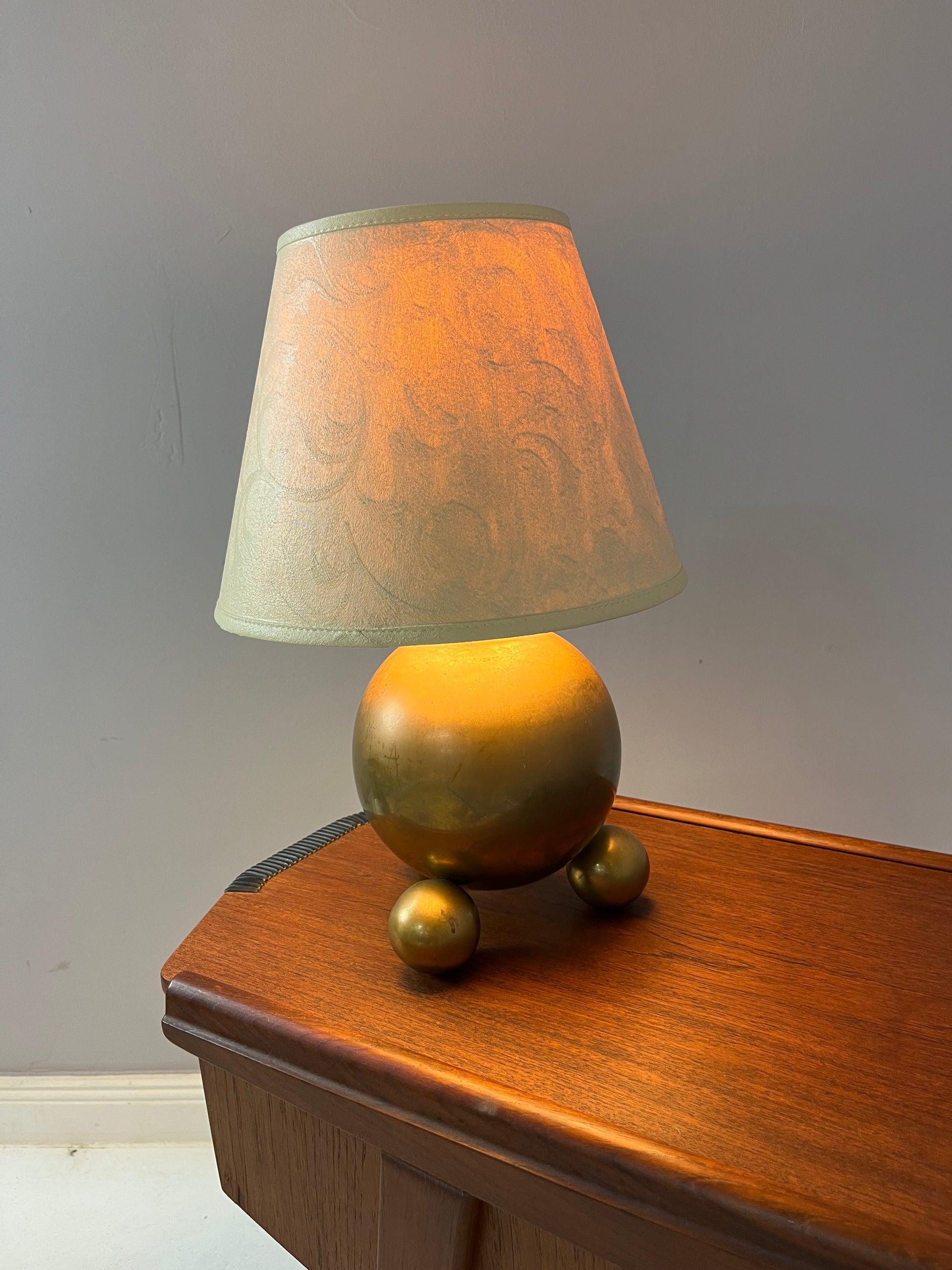Kugeltischlampe Messing von Gusums Bruk aus Schweden
