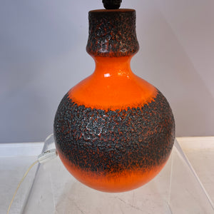 Tischlampe Fat Lava mit Naturseidenschirm orange braun Keramik von JASBA