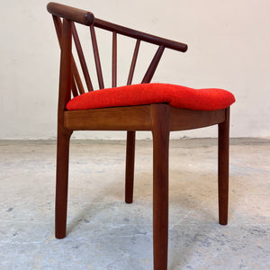 Armlehnstuhl Teak mit orangem Polster von J. L. Møllers Møbelfabrik