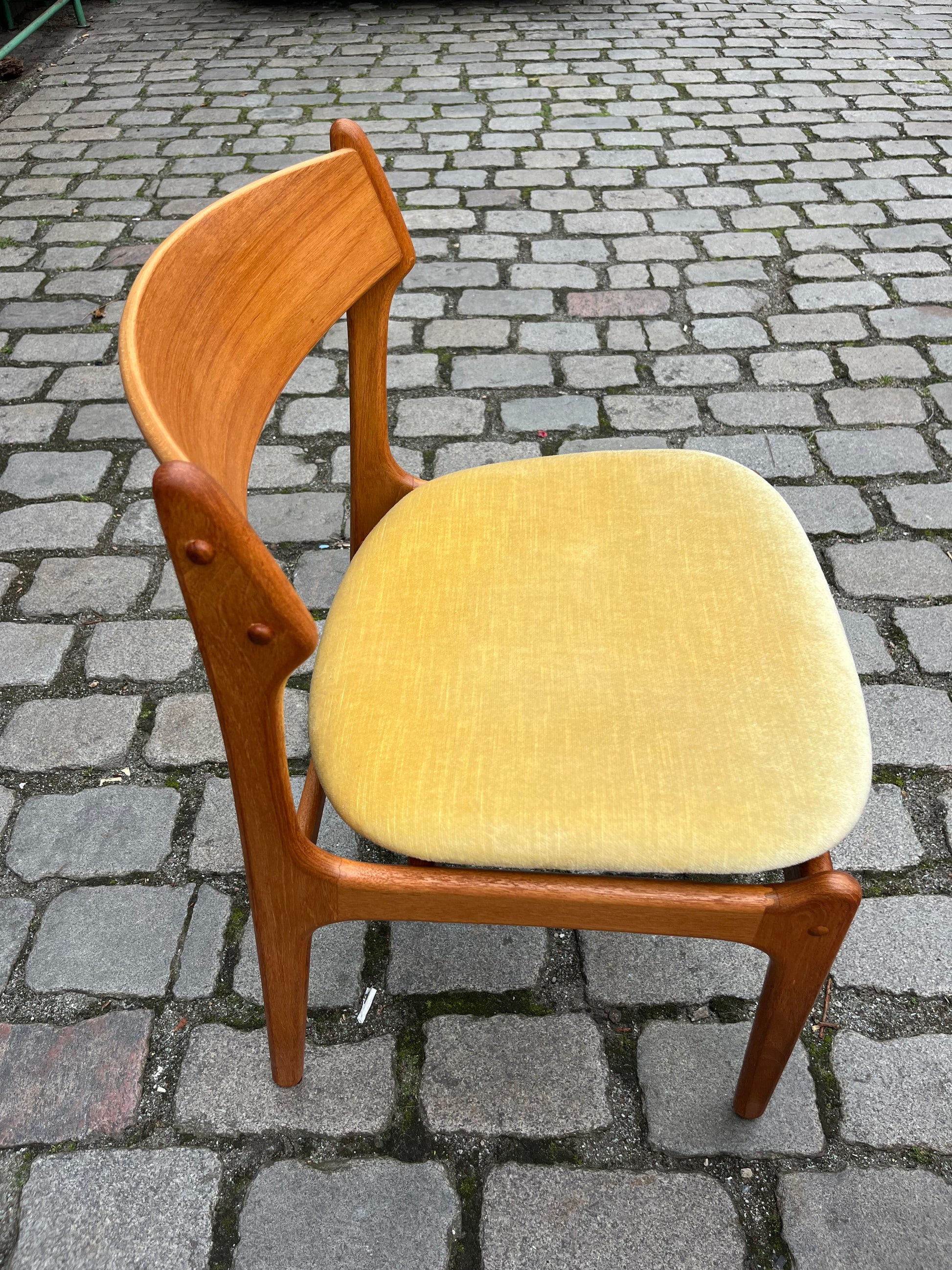 Set: 2x Polsterstuhl gelb Samt Teak von Domus Danica