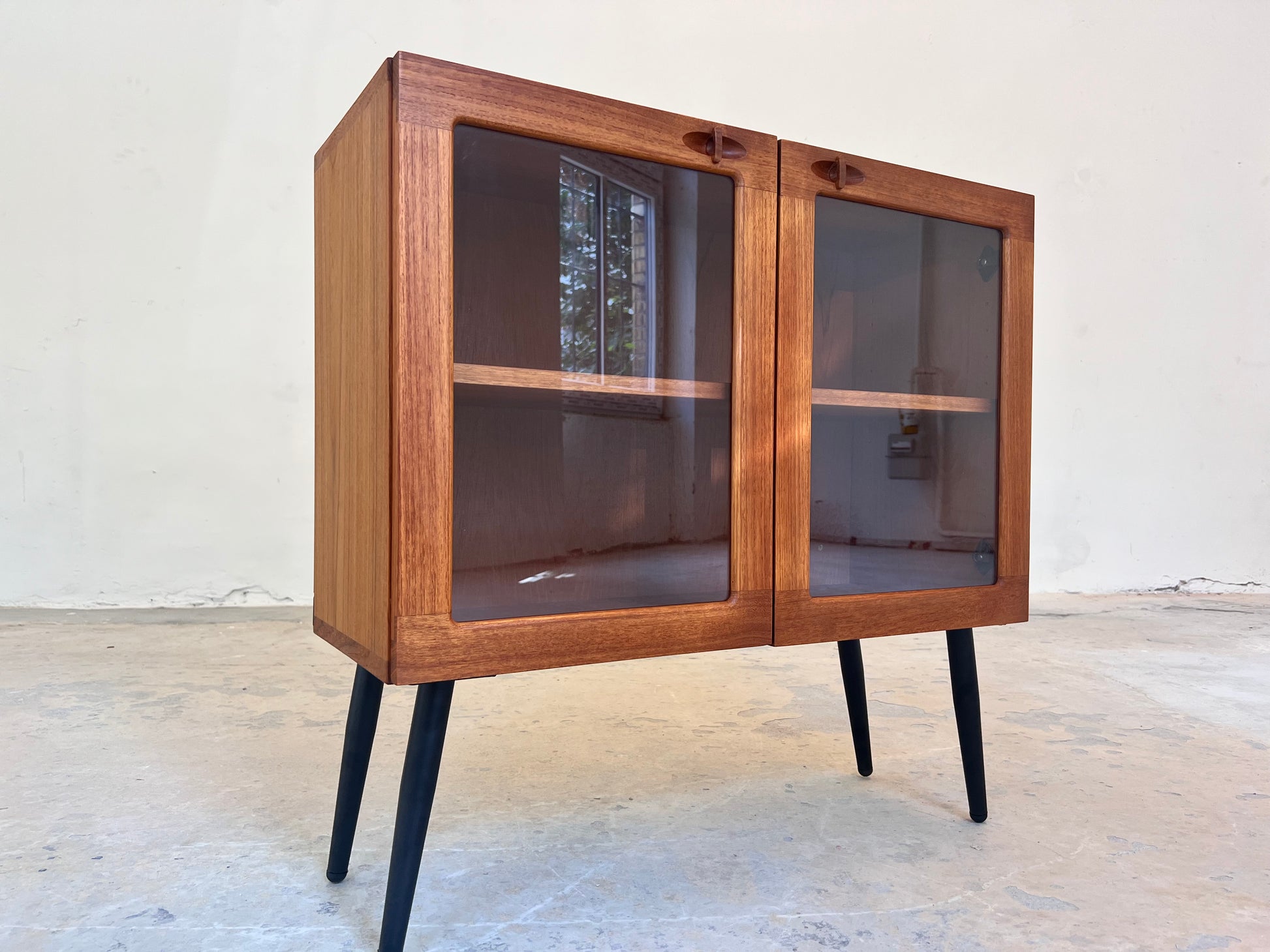Kleine Vitrine Teak von H. W. Klein für Bramin