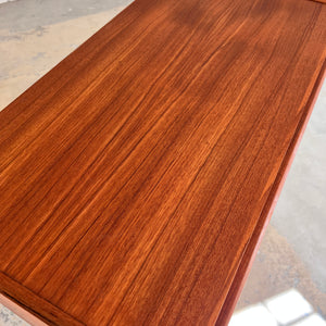 Kommode Teak mit geraden Griffen aus Dänemark