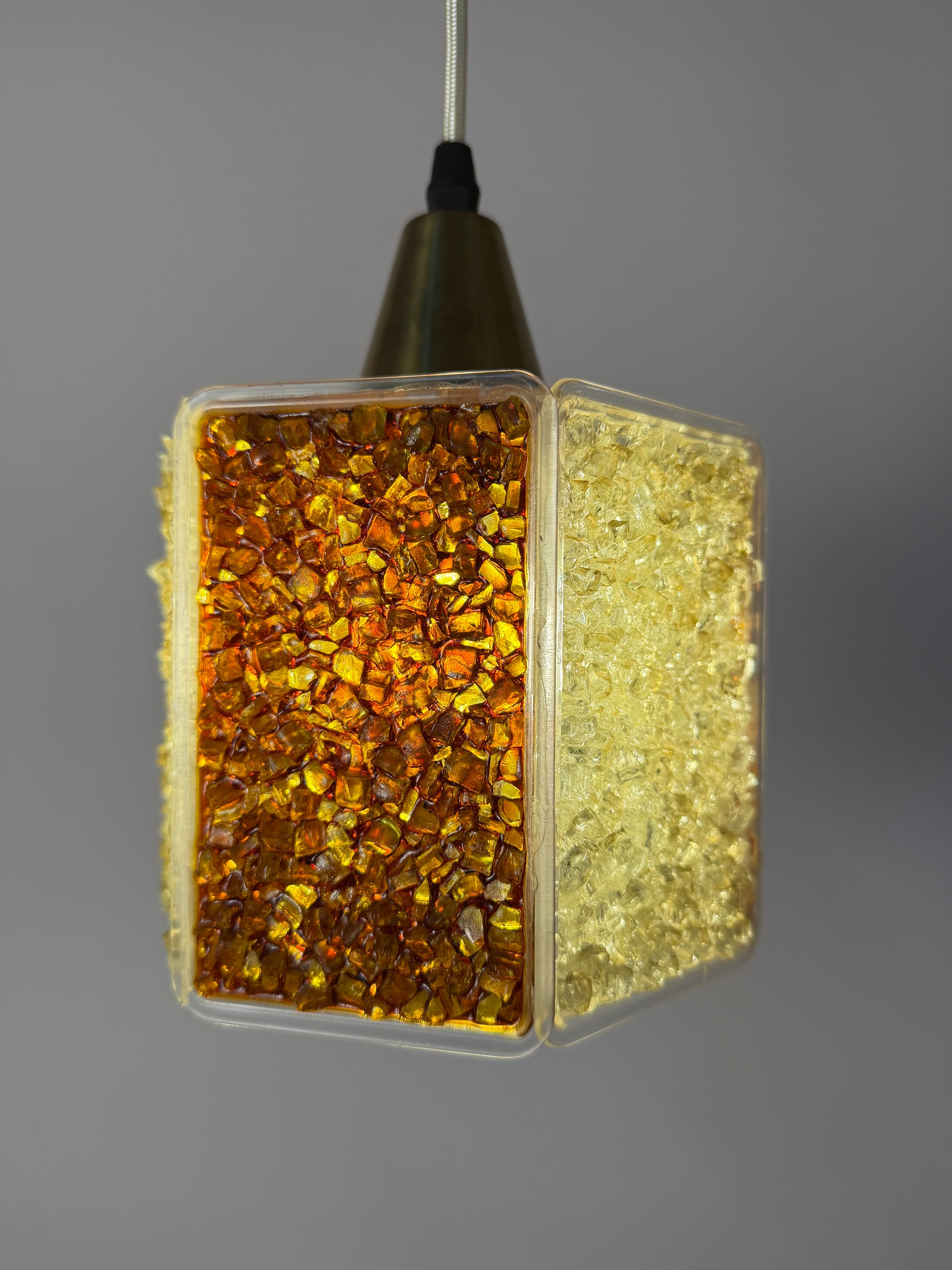 Hängelampe Hexagon braun weiß Acrylglas in Granitoptik von Roland Konst