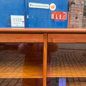 Vitrine Teak mit Hairpin Legs