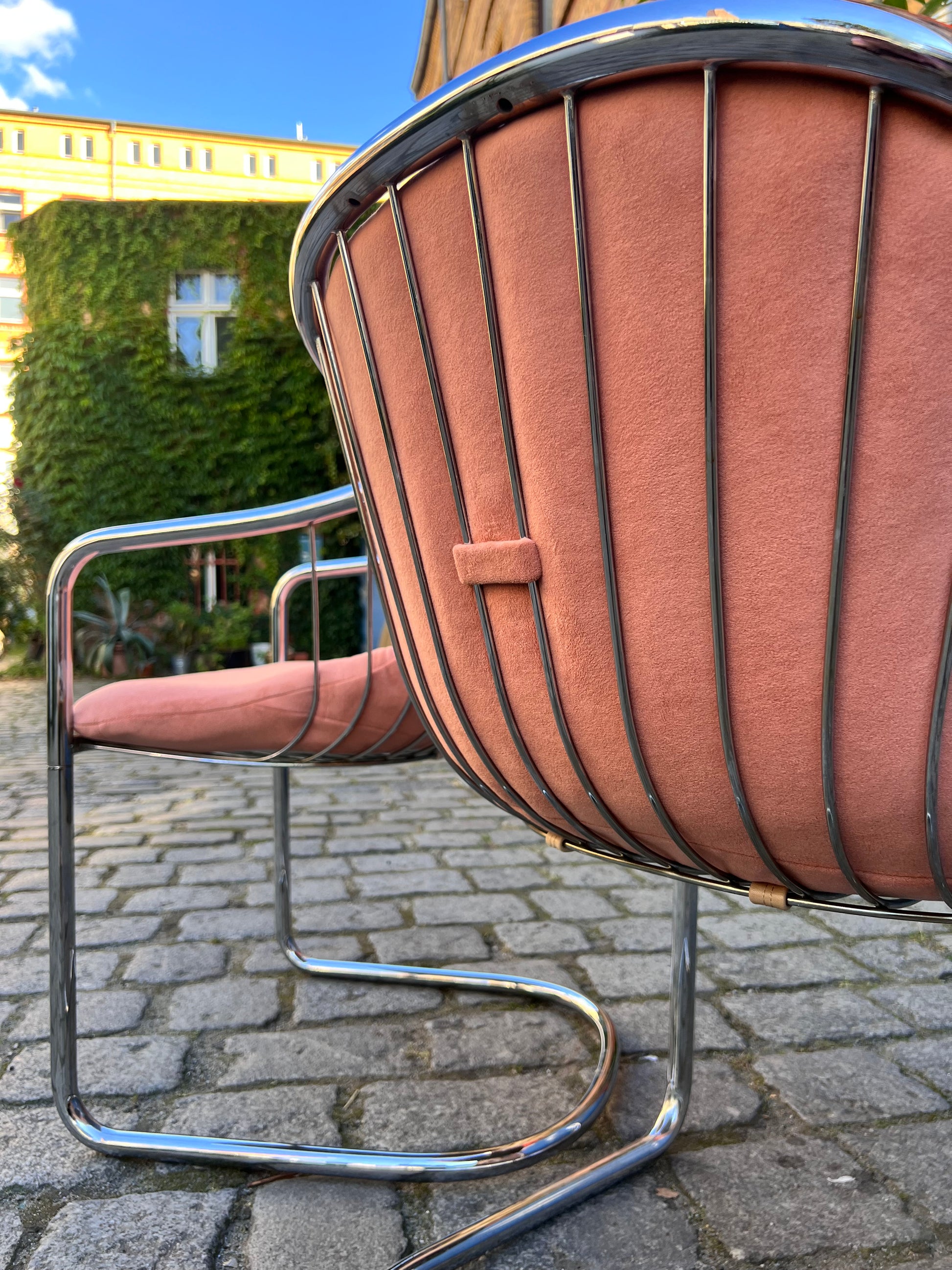 Set: 2x Freischwinger rosa Chrom von Gastone Rinaldi - neu gepolstert
