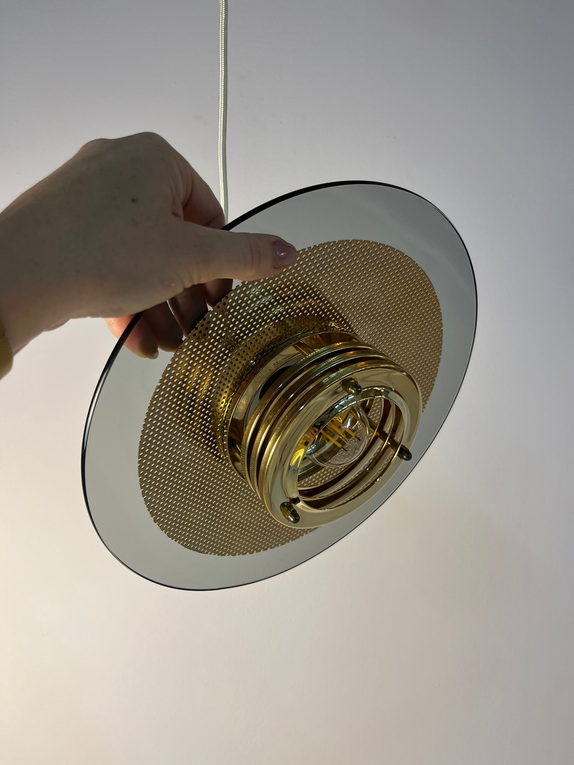 Kleine Hängelampe Rauchglas Messing von Jan Eskil Eskilsson für Belid