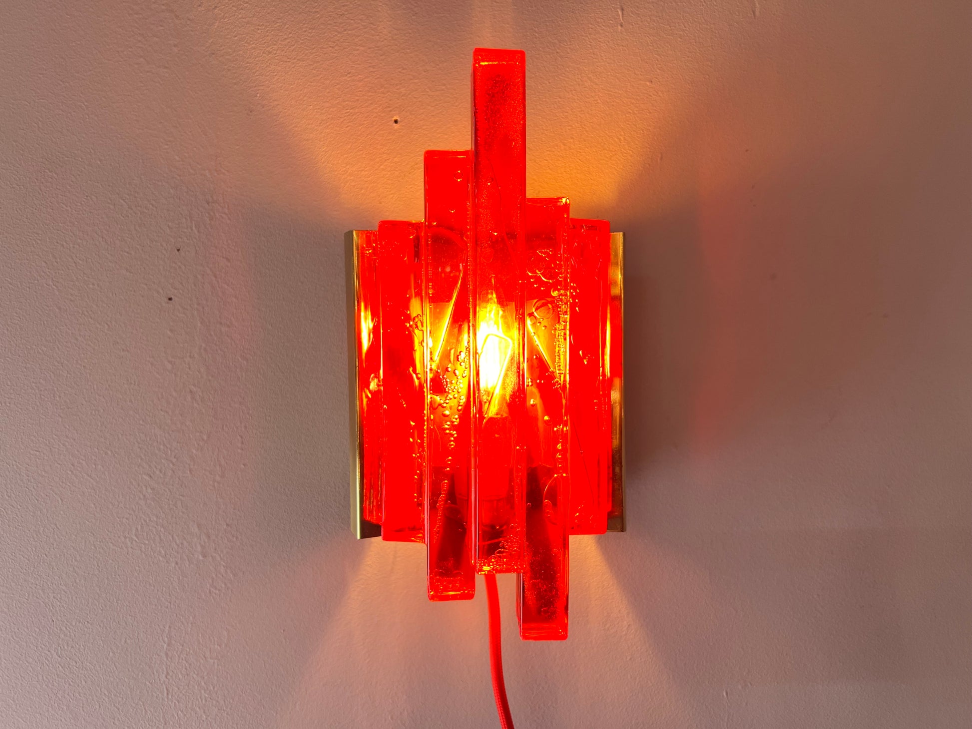 Wandlampe rot von Claus Bolby
