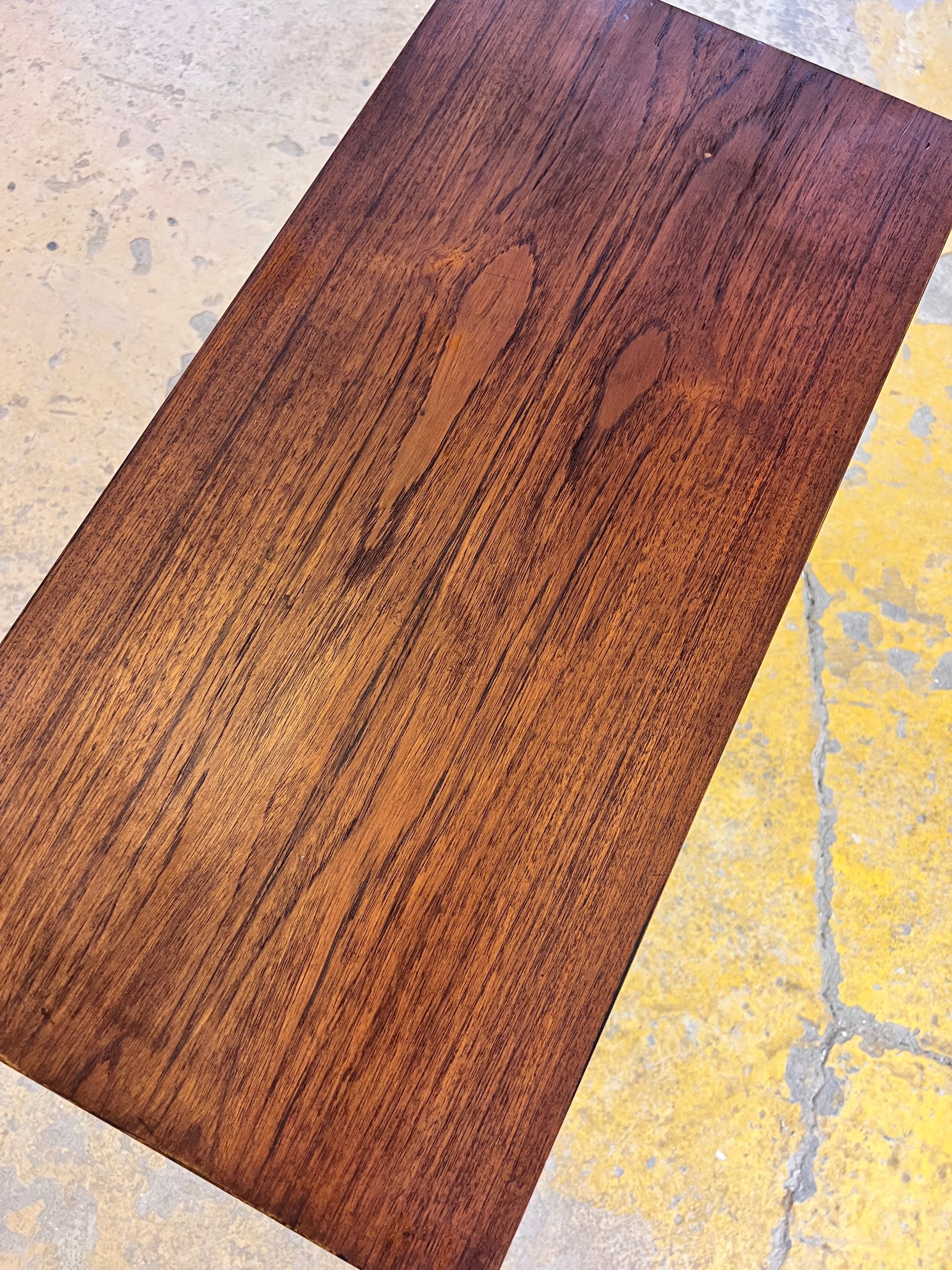 Kommode Teak auf Hairpinlegs aus Dänemark