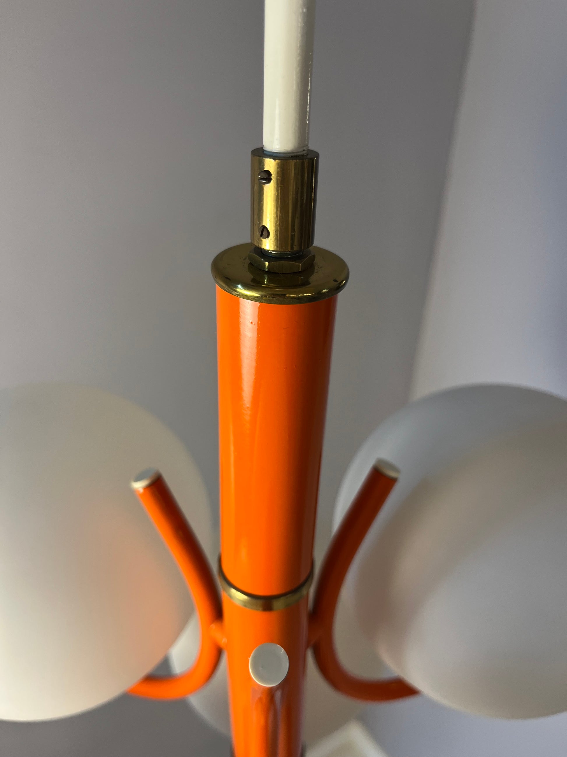 Kronleuchter weiß orange von Richard Essig